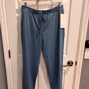 Lululemon Women’s Straight-Leg Mid-Rise Pant Luxtreme